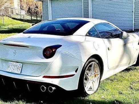 Used 2017 Ferrari California T image 4