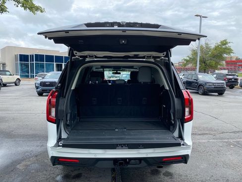 Used 2025 Ford Expedition Active AWD/4WD image 9