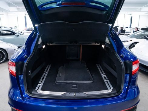 Used 2019 Maserati Levante Trofeo AWD/4WD image 8