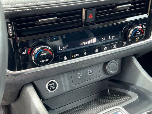 Certified 2021 Nissan Rogue SV w/ Premium Package image 21