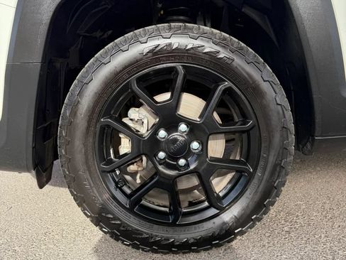Used 2020 Jeep Renegade Altitude AWD/4WD image 21