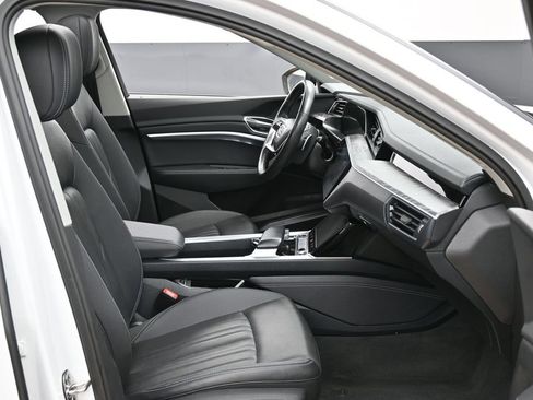 Used 2024 Audi Q8 e-tron Premium Plus w/ Premium Plus Package AWD/4WD image 36