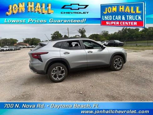 Used 2024 Chevrolet Trax LT w/ Driver Confidence Package image 12