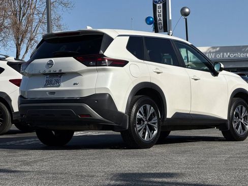 Used 2022 Nissan Rogue SV image 4