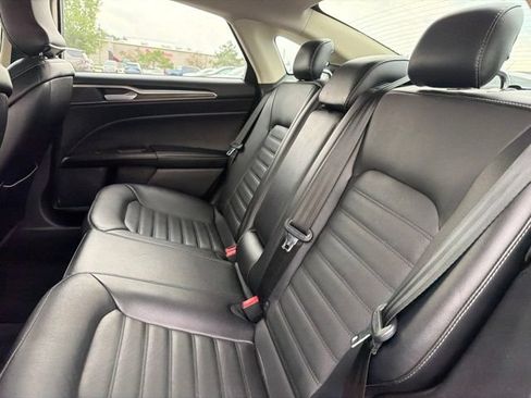 Used 2018 Ford Fusion SE w/ Fusion SE Technology Package FWD image 21