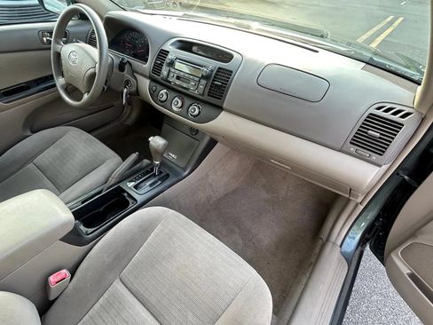 Used 2005 Toyota Camry LE FWD image 13