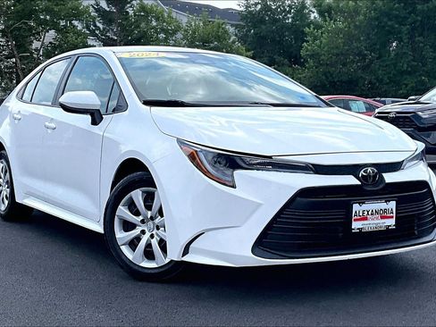 Used 2024 Toyota Corolla LE FWD image 2
