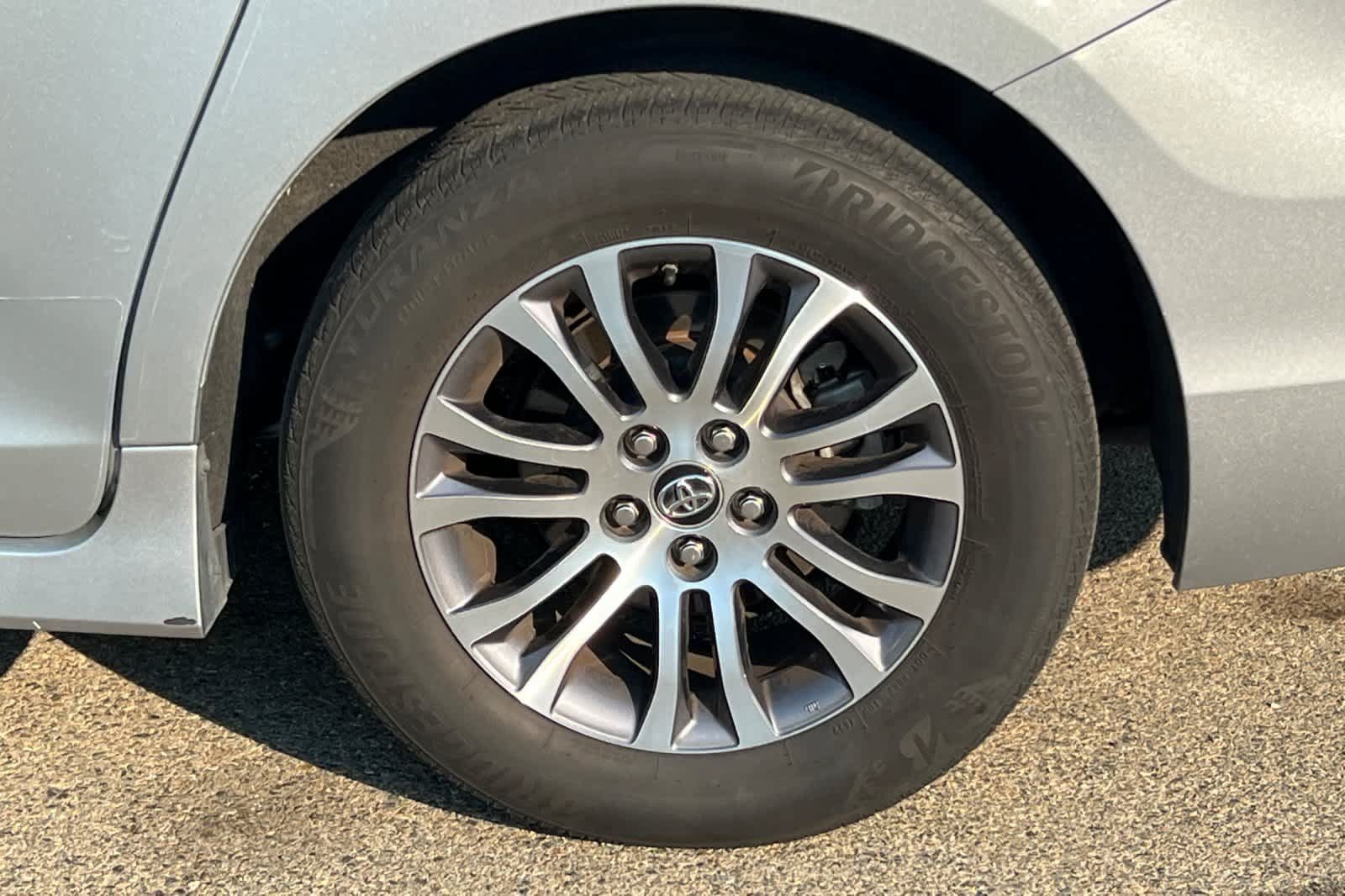 Used 2019 Toyota Sienna XLE w/ XLE Navigation Package FWD image 25
