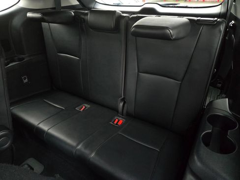 Used 2022 Toyota Highlander XLE AWD/4WD image 11