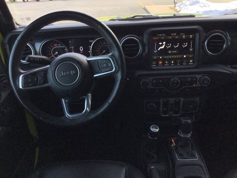 Used 2023 Jeep Wrangler Unlimited Sahara AWD/4WD image 10