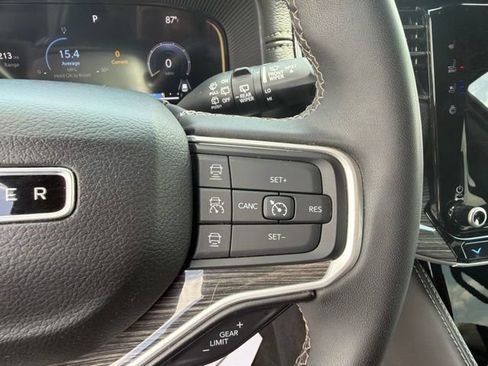 Used 2022 Jeep Wagoneer Series II AWD/4WD image 32