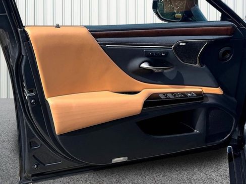 Used 2022 Lexus ES 300h w/ Accessory Package 2 image 17