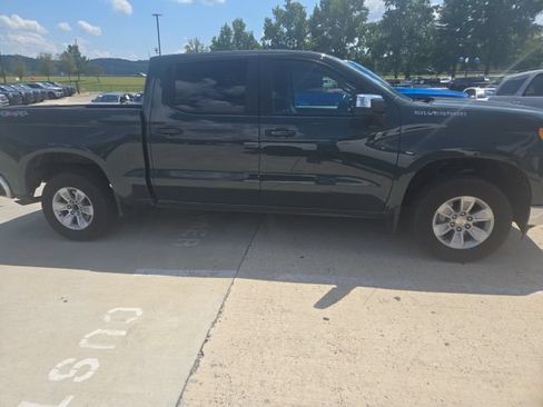 Used 2025 Chevrolet Silverado 1500 LT AWD/4WD image 19