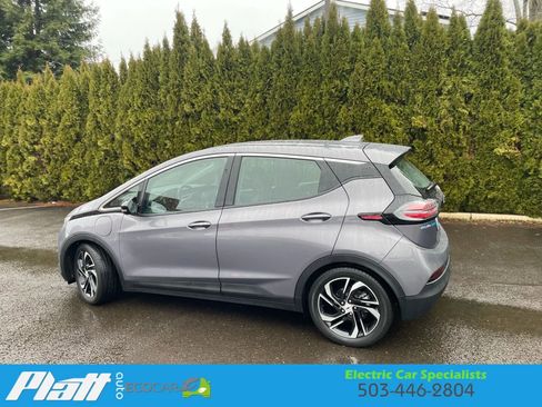 Used 2022 Chevrolet Bolt LT w/ Infotainment Package image 6