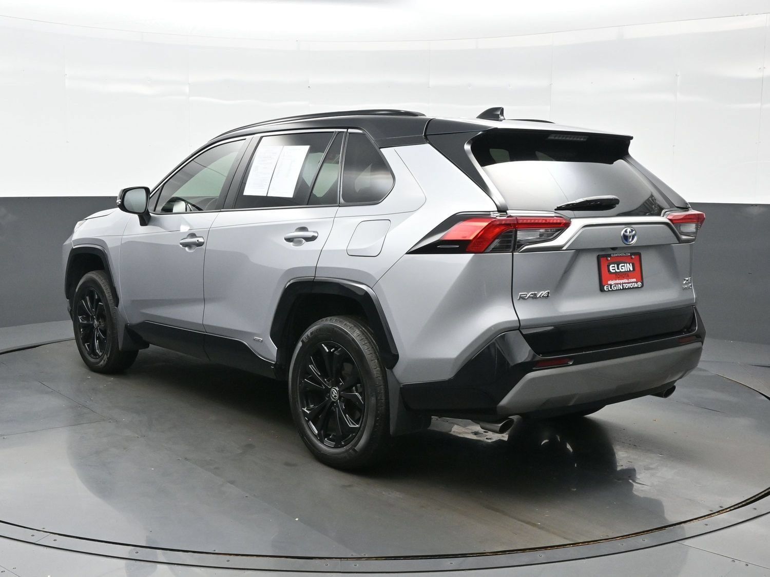 Used 2024 Toyota RAV4 XSE w/ Weather Package AWD/4WD image 4
