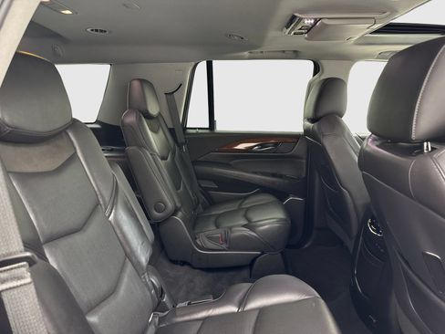 Used 2018 Cadillac Escalade Luxury AWD/4WD image 48