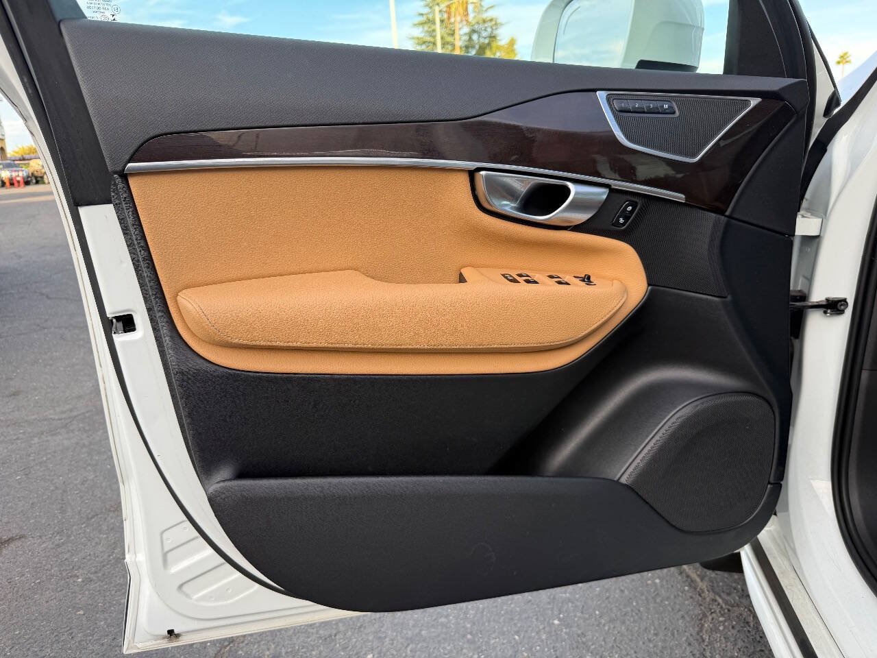 Used 2019 Volvo XC90 T6 Momentum w/ Advanced Package AWD/4WD image 9