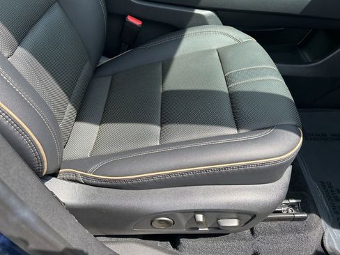 Used 2025 Chevrolet Traverse High Country FWD image 54