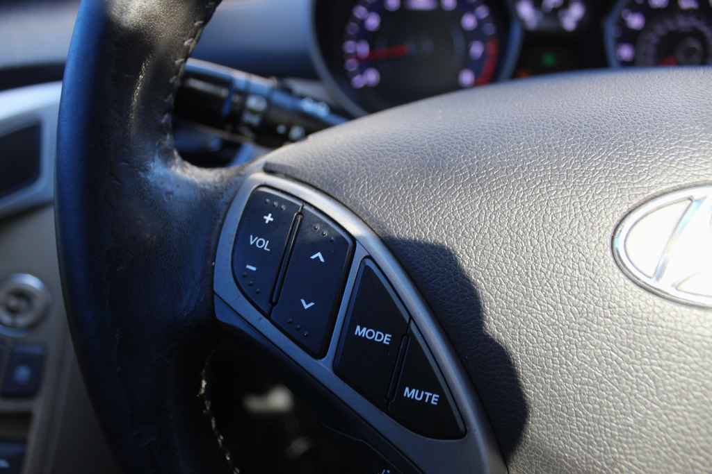 Used 2013 Hyundai Elantra Limited FWD image 13