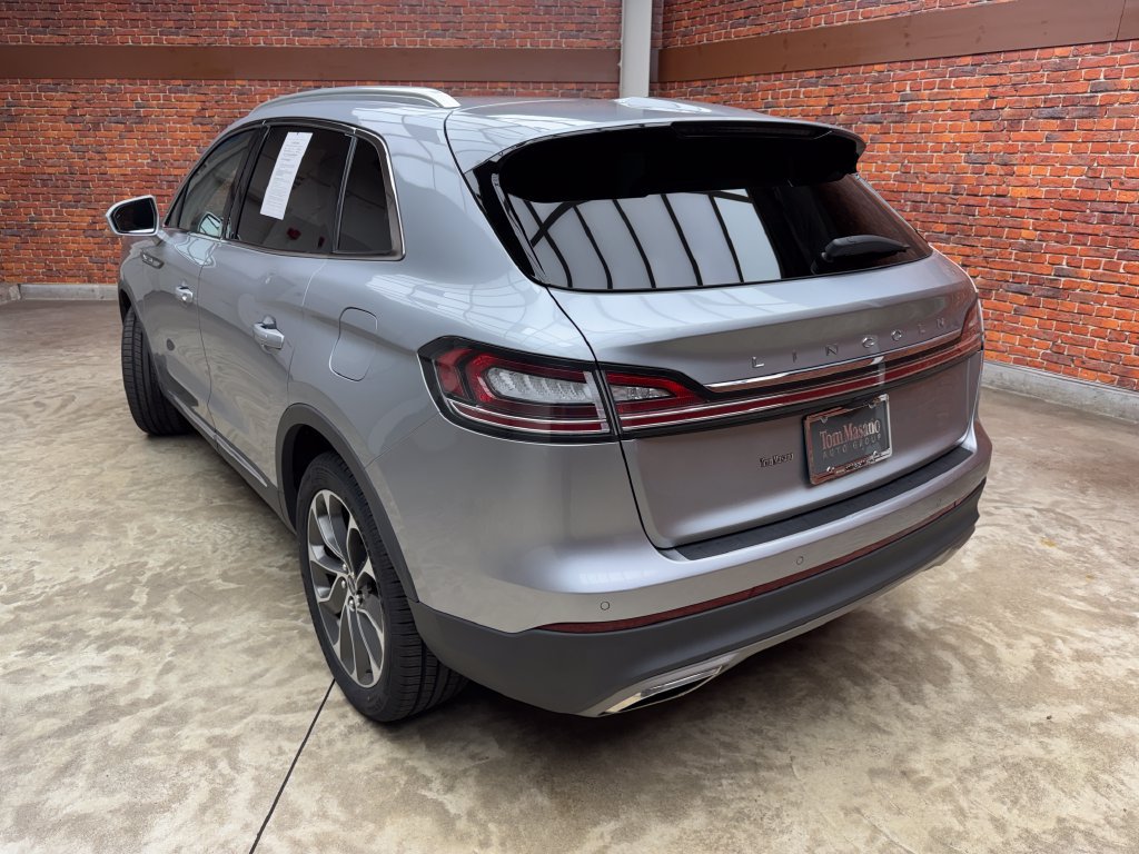 Used 2023 Lincoln Nautilus Reserve AWD/4WD image 2