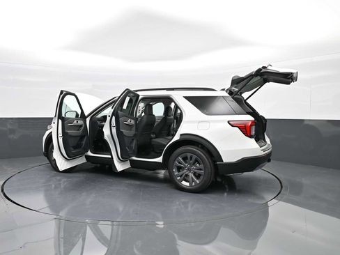 Used 2025 Ford Explorer Active w/ Active Comfort Package image 49