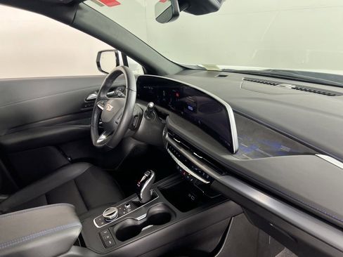 Used 2024 Cadillac XT4 Sport image 32