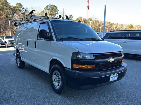 Used 2022 Chevrolet Express 2500 w/ Driver Convenience Package image 6