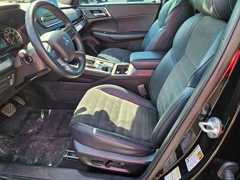 Used 2024 Mitsubishi Outlander SE image 15