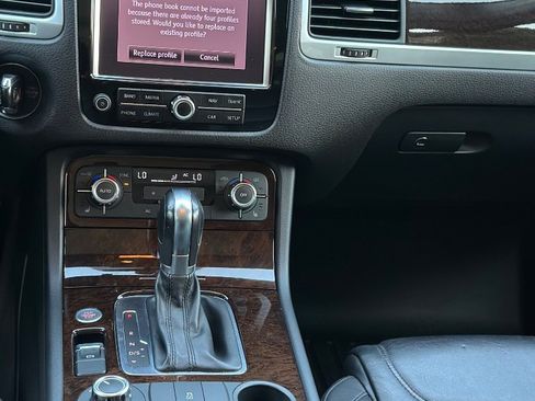 Used 2013 Volkswagen Touareg Executive AWD/4WD image 14