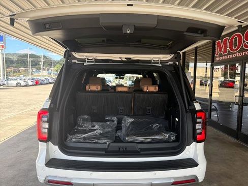 Certified 2024 Ford Expedition Platinum image 26