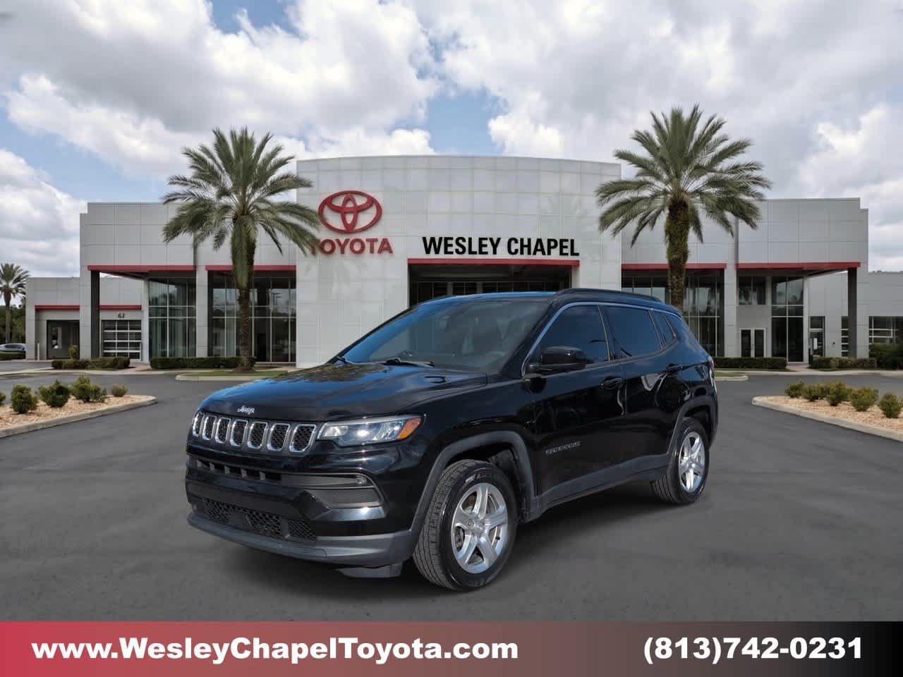 Used 2023 Jeep Compass Latitude w/ Convenience Group AWD/4WD image 1