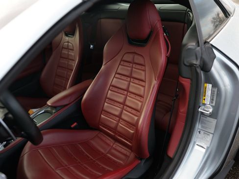 Used 2019 Ferrari Portofino image 5