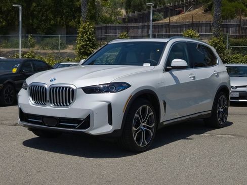 New 2026 BMW X5 xDrive50e w/ Climate Comfort Package AWD/4WD image 2