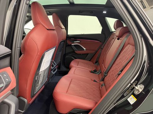 Used 2025 Audi SQ5 Prestige image 14