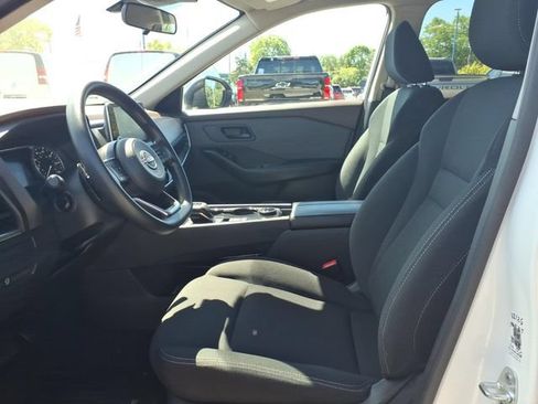 Used 2023 Nissan Rogue S AWD/4WD image 12