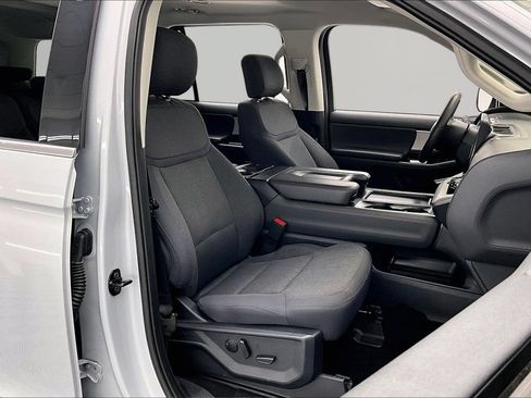 Certified 2025 Ford Expedition Active AWD/4WD image 7