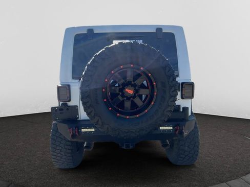 Used 2015 Jeep Wrangler Unlimited Sahara AWD/4WD image 7