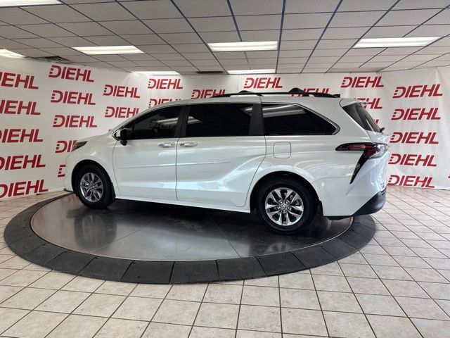 Used 2025 Toyota Sienna XLE w/ XLE Plus Package FWD image 15