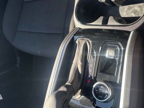 Used 2024 Chevrolet Colorado Trail Boss w/ Technology Package image 12