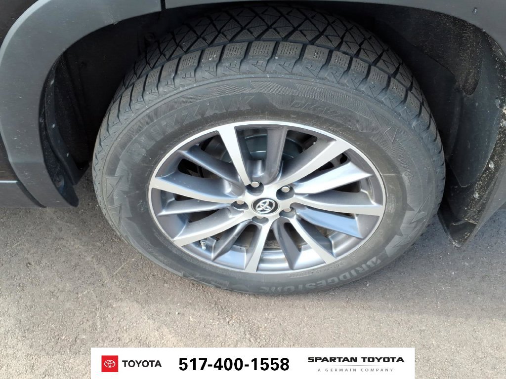 Used 2019 Toyota Highlander XLE AWD/4WD image 11
