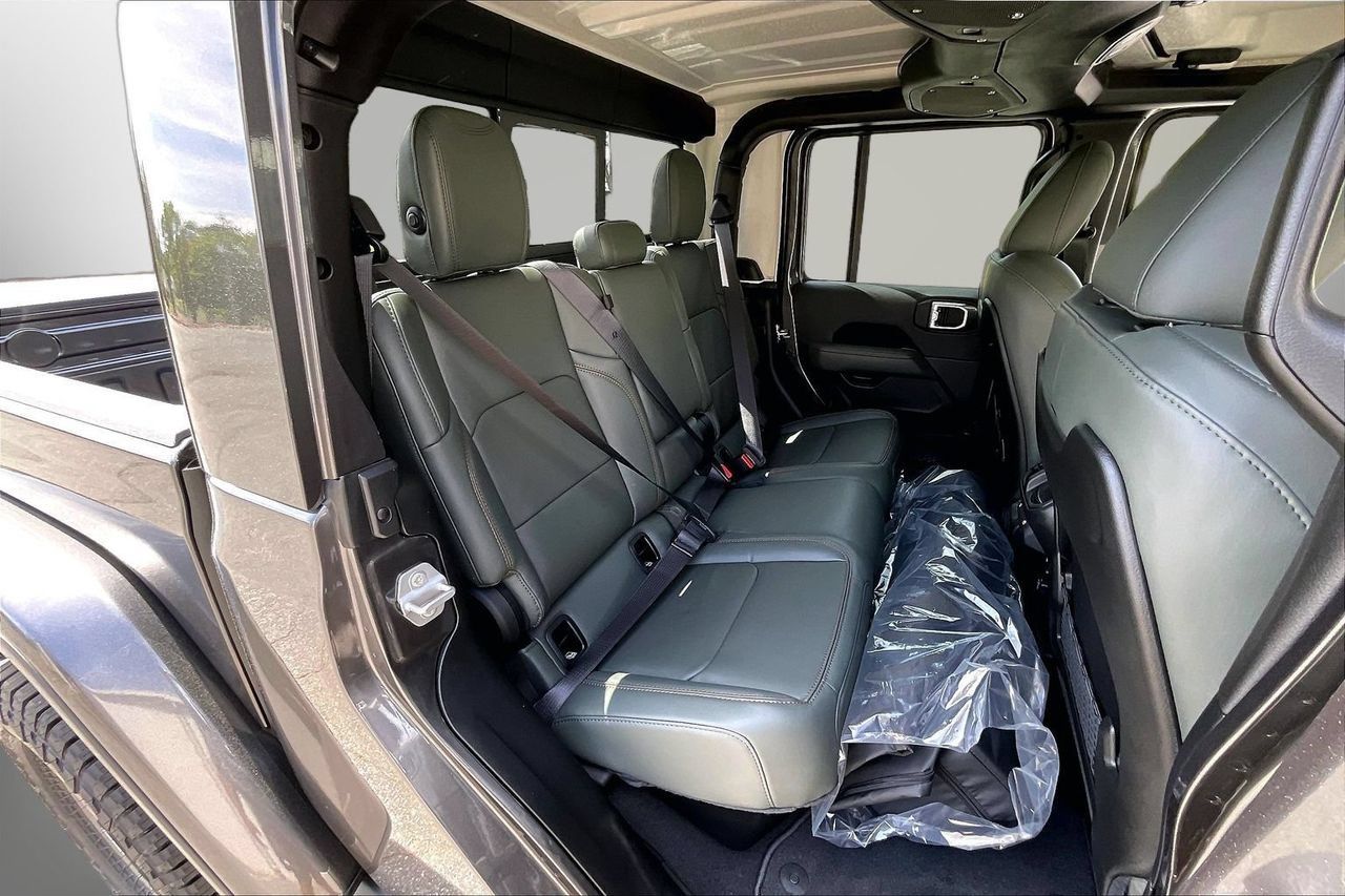 New 2026 Jeep Gladiator Mojave w/ Safety Group AWD/4WD image 17