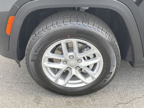 New 2026 Jeep Grand Cherokee Laredo w/ Trailer Tow Package image 13