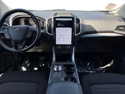 Used 2022 Ford Edge SE w/ Black Appearance Package image 10