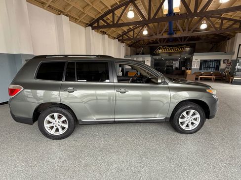 Used 2011 Toyota Highlander SE w/ Tow Pkg FWD image 8
