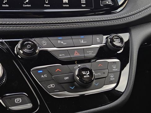 New 2026 Chrysler Pacifica Select image 26