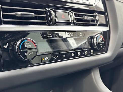 New 2025 Nissan Pathfinder SL image 21