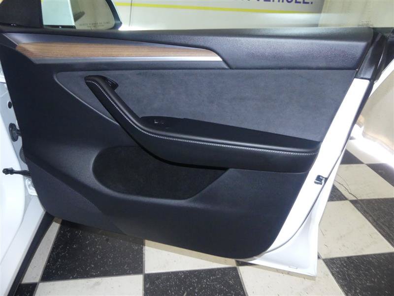 Used 2024 Tesla Model Y Long Range AWD/4WD image 22