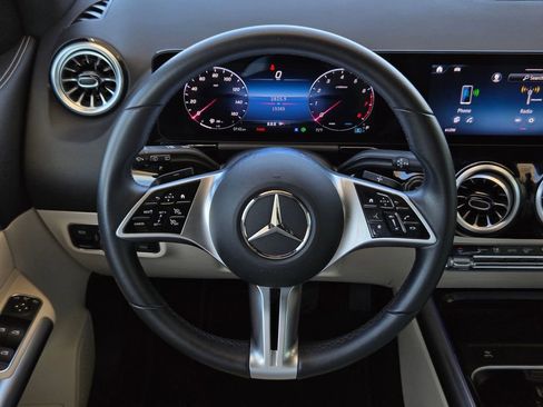 Used 2025 Mercedes-Benz GLA 250 image 22