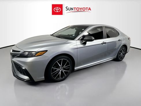 Used 2021 Toyota Camry SE image 9