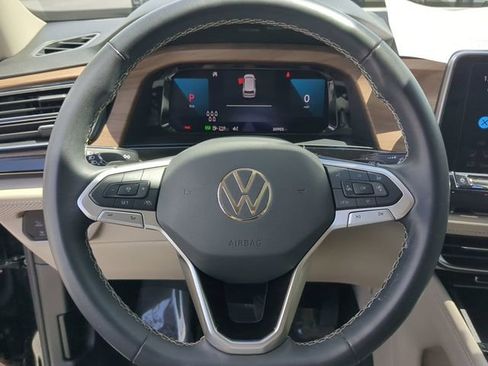 Certified 2024 Volkswagen Atlas SE image 32